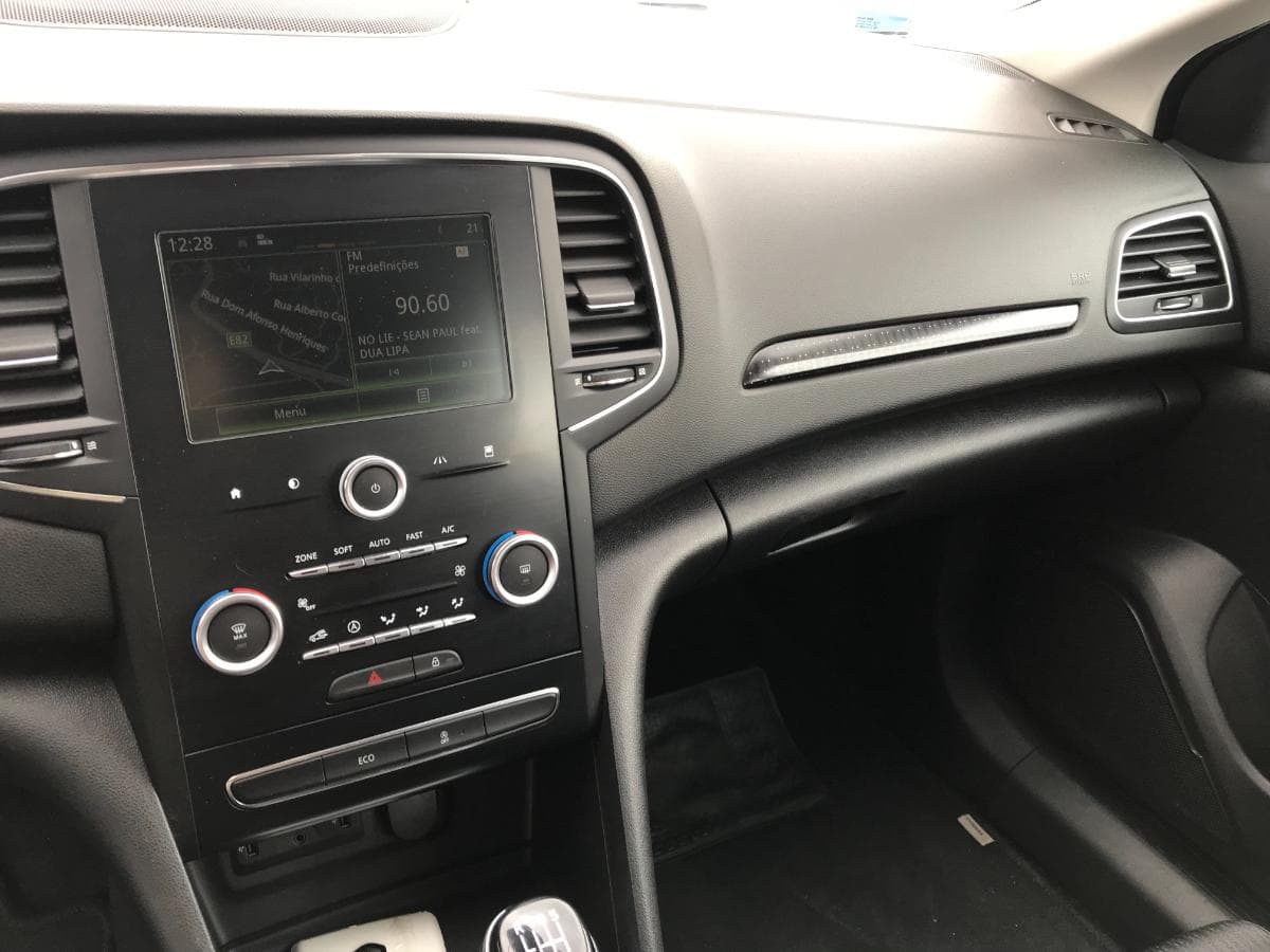Renault Mégane 1.5 DCI · Ano 2016 — imagen 24