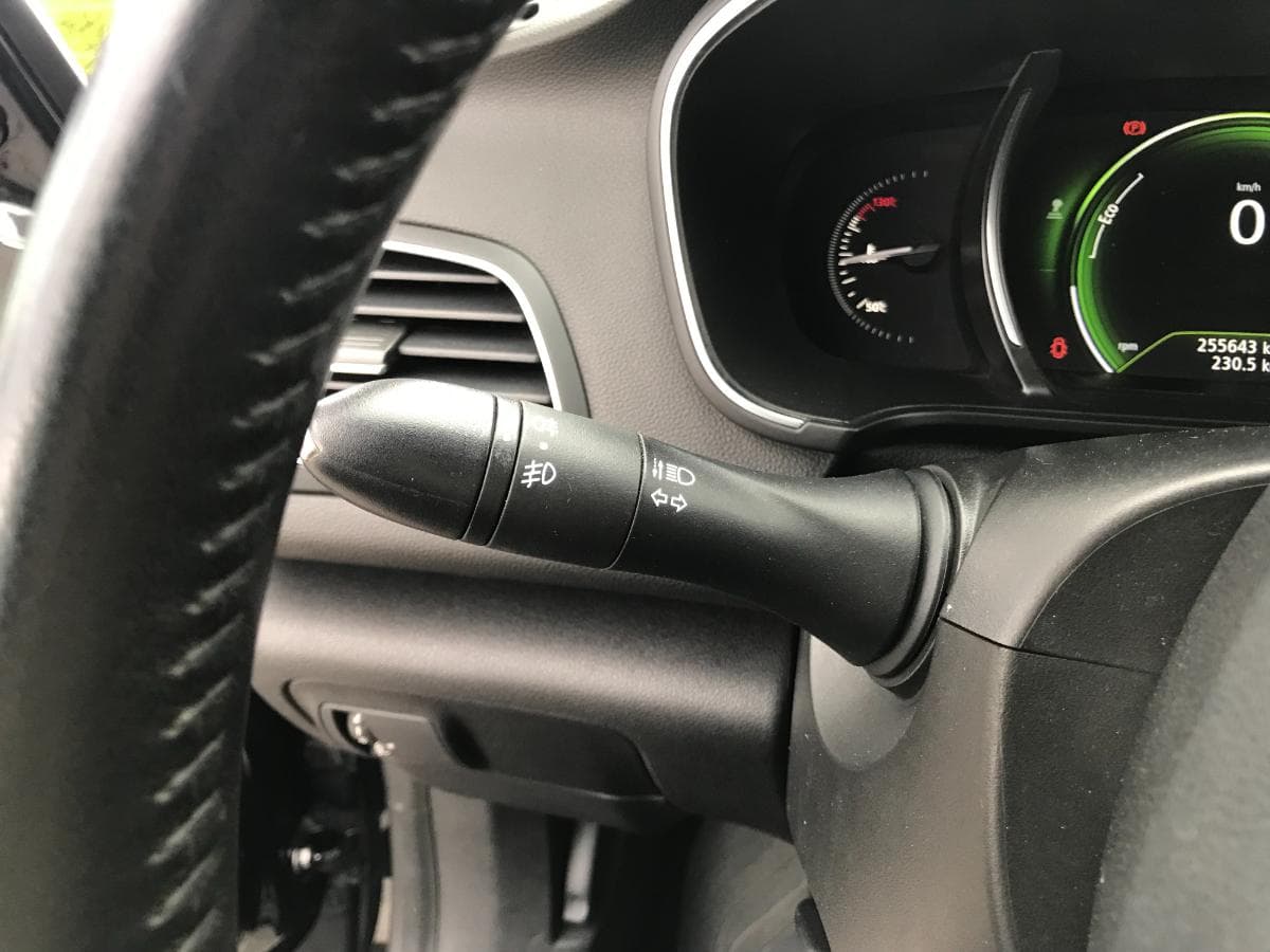 Renault Mégane 1.5 DCI · Ano 2016 — imagen 25