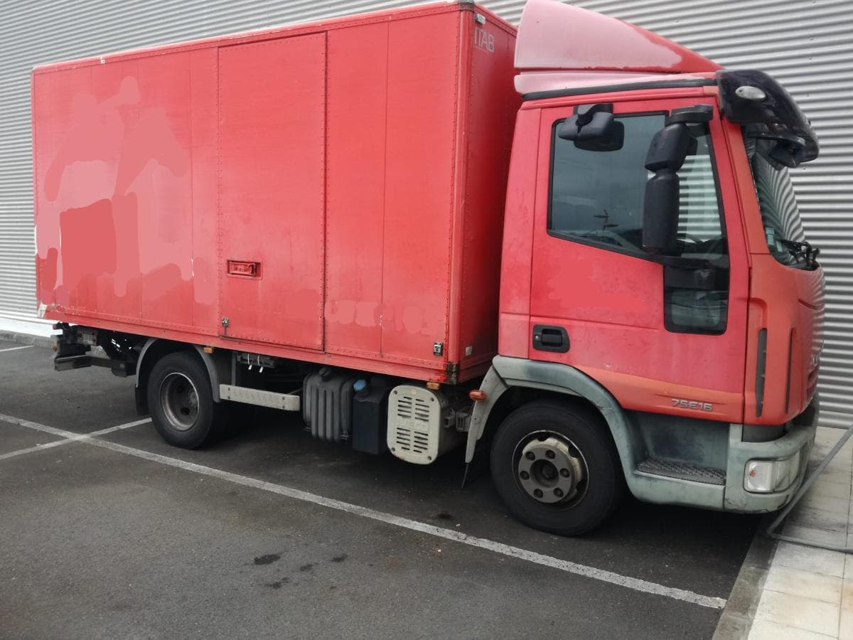 Iveco ML 75SE16 com Plataforma Elevatória · Ano 2008 — imagen 1