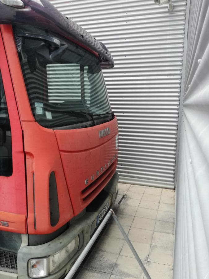 Iveco ML 75SE16 com Plataforma Elevatória · Ano 2008 — imagen 2