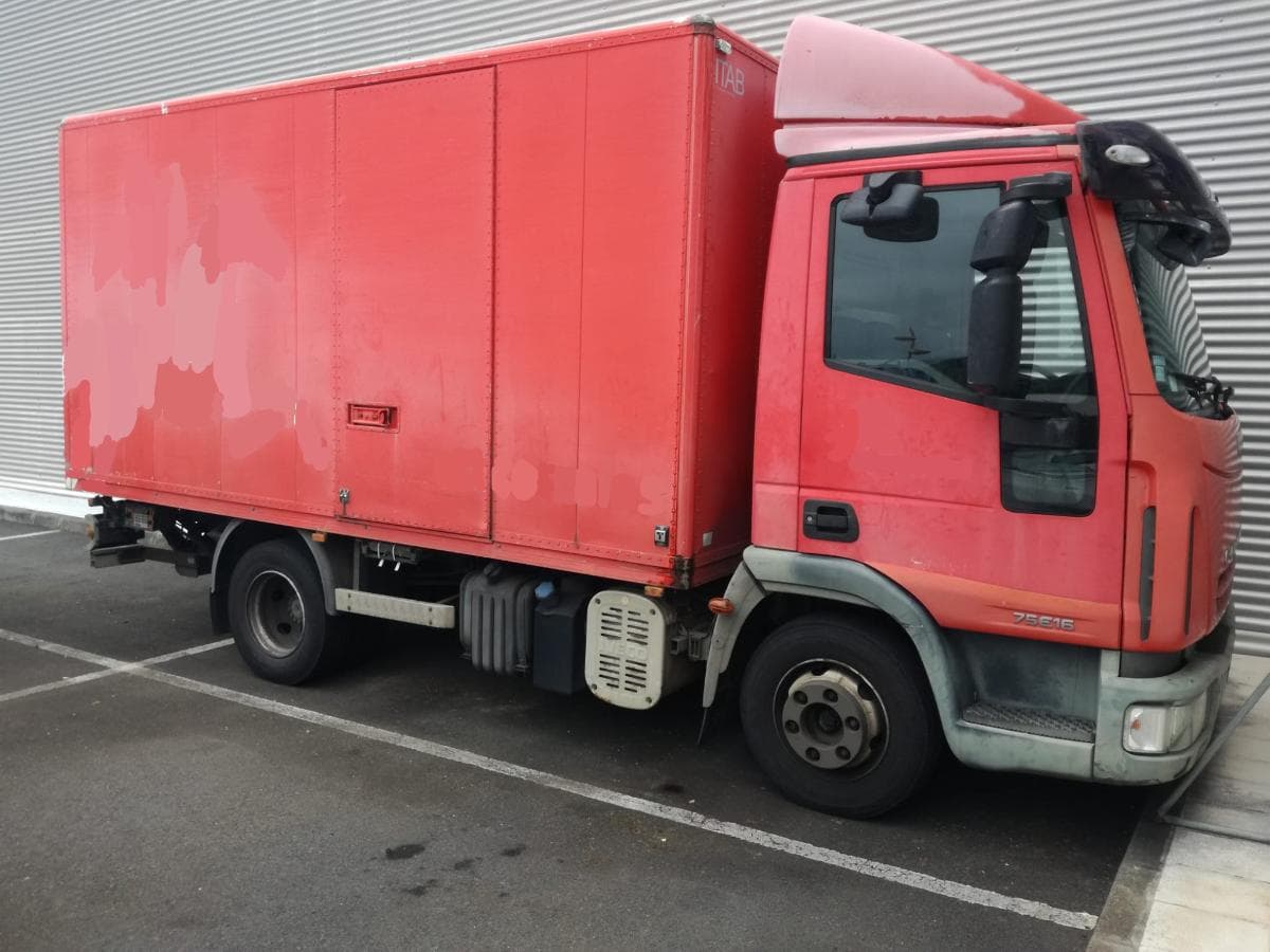 Iveco ML 75SE16 com Plataforma Elevatória · Ano 2008 — imagen 3