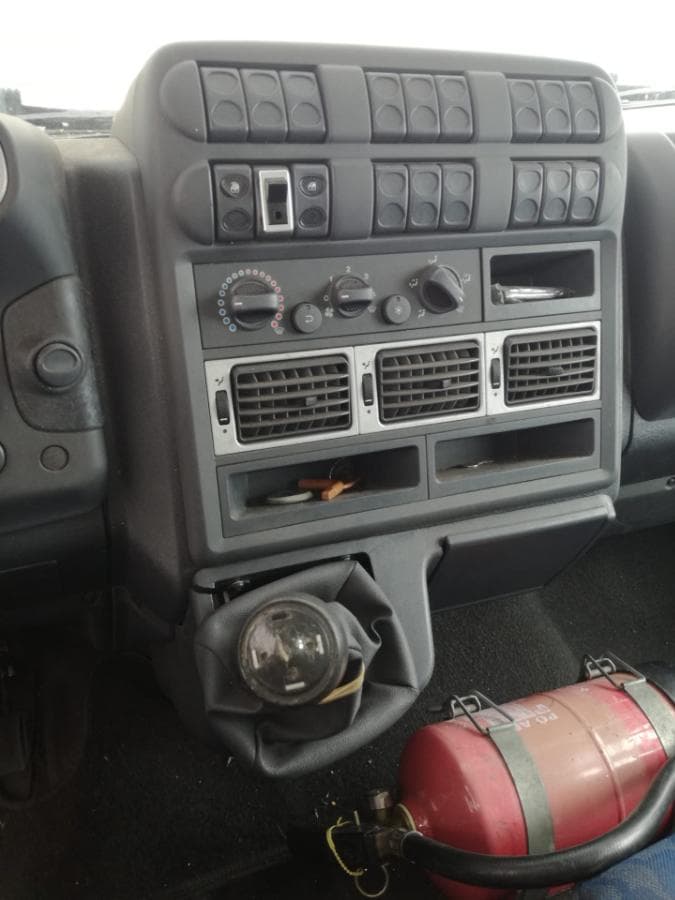 Iveco ML 75SE16 com Plataforma Elevatória · Ano 2008 — imagen 19