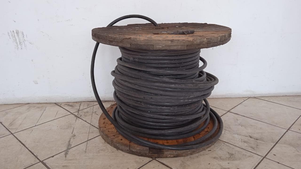 Cabo eléctrico ·