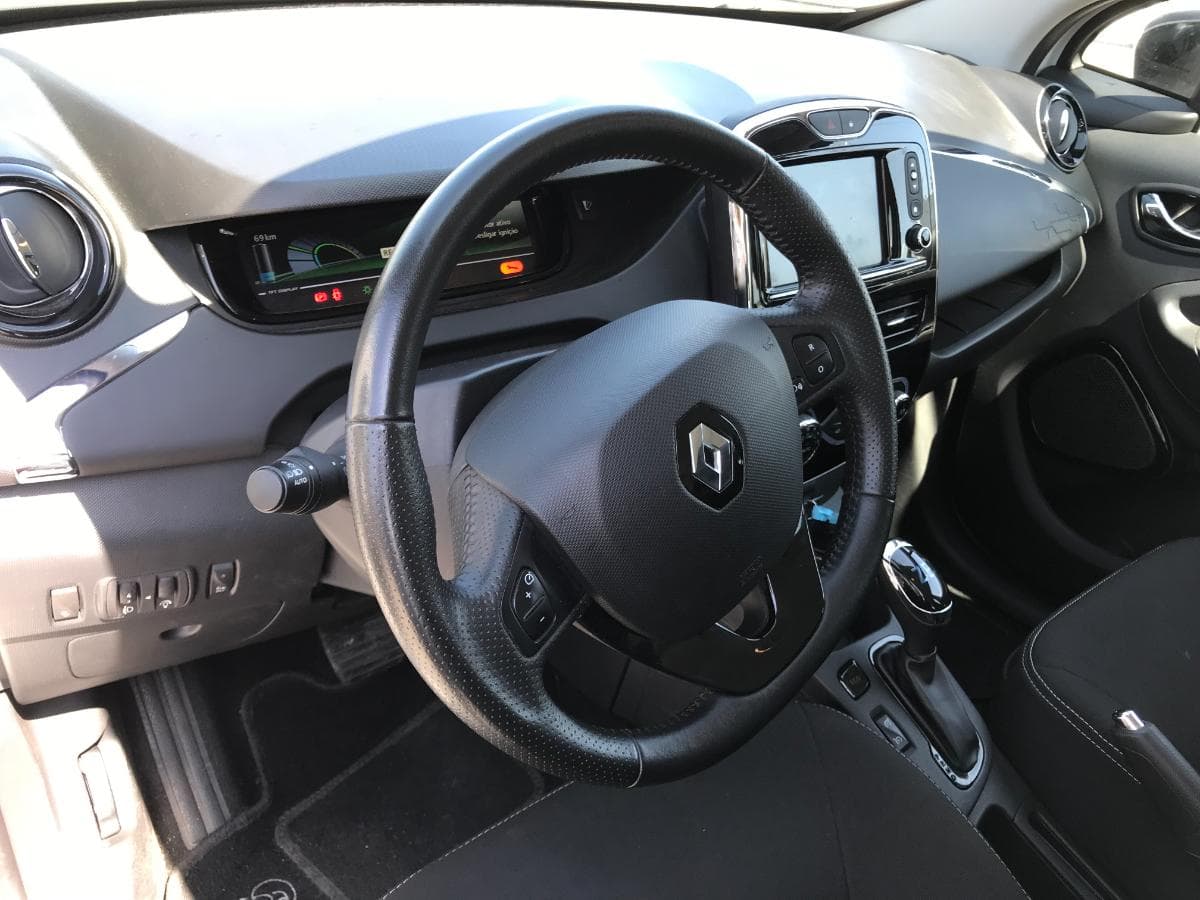 Renault Zoe · Ano 2019 — image 23