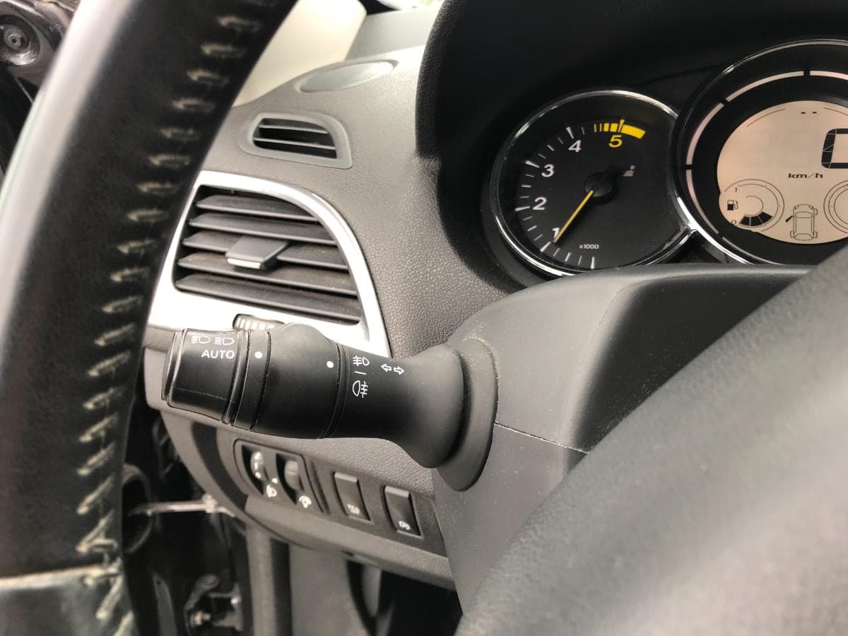 Renault Mégane 1.5DCI · Ano 2015 — imagem 28