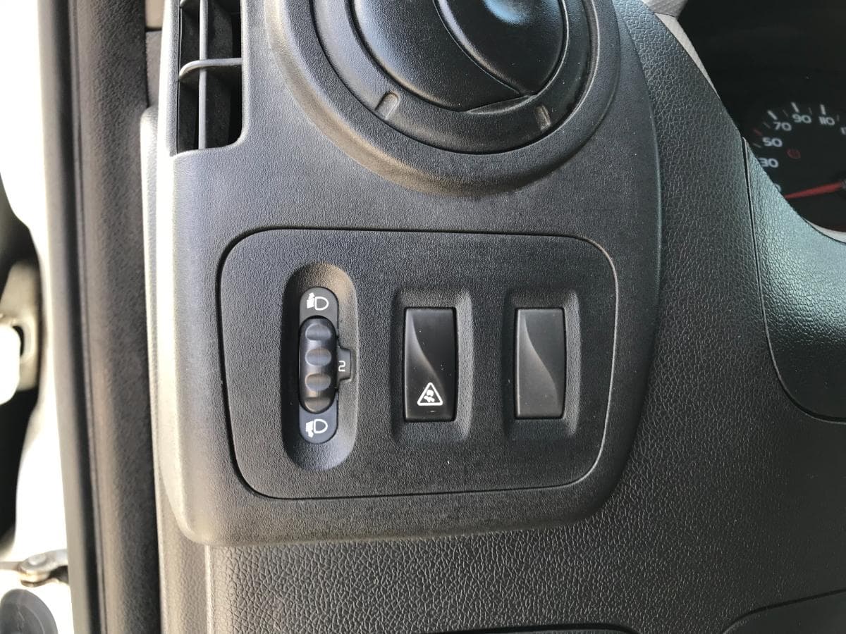 Renault Master 2.3 DCI 125 · Ano 2014 — imagem 36