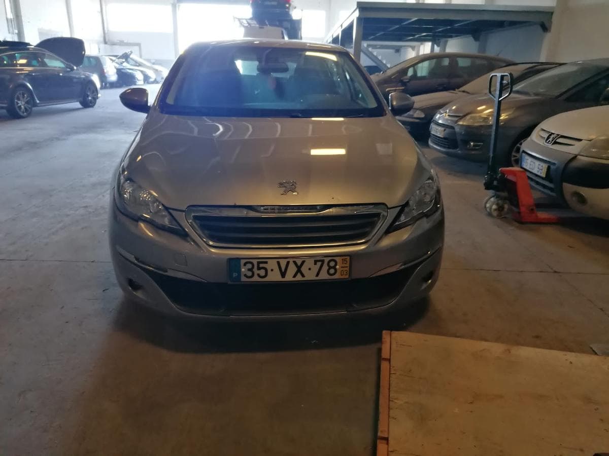 Peugeot 308 1.6 BlueHDI · Ano 2015 — imagen 2