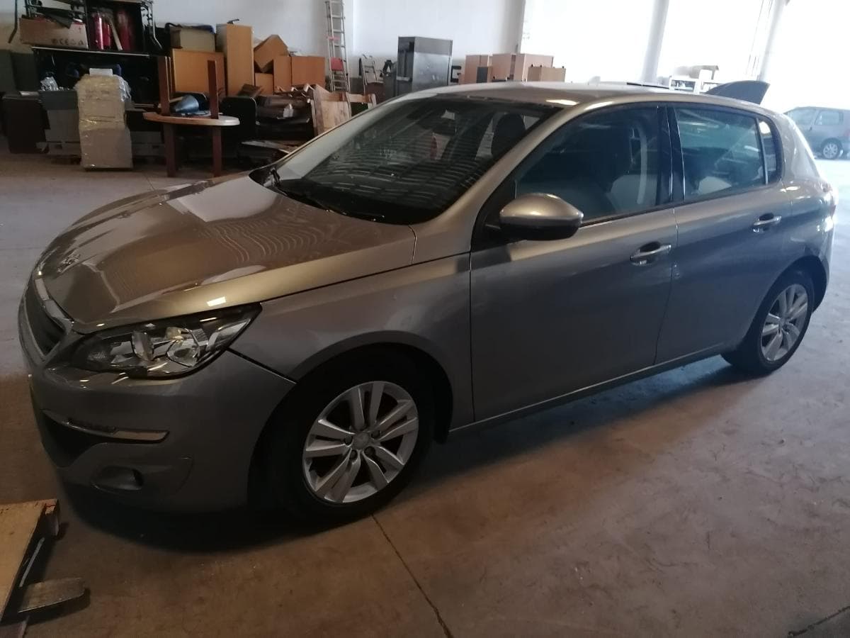 Peugeot 308 1.6 BlueHDI · Ano 2015 — imagen 3