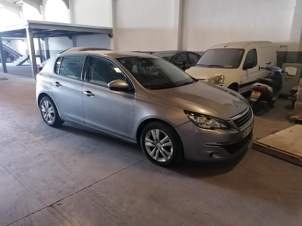 Peugeot 308 1.6 BlueHDI · Ano 2015 — imagen 1