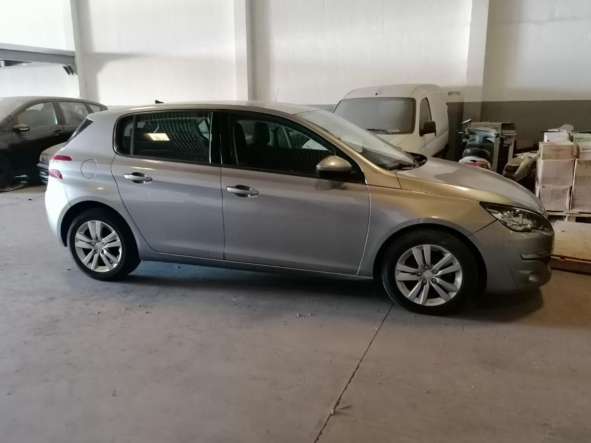 Peugeot 308 1.6 BlueHDI · Ano 2015 — imagen 6