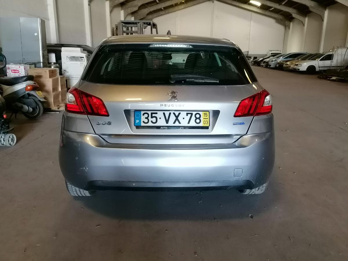 Peugeot 308 1.6 BlueHDI · Ano 2015 — imagen 8