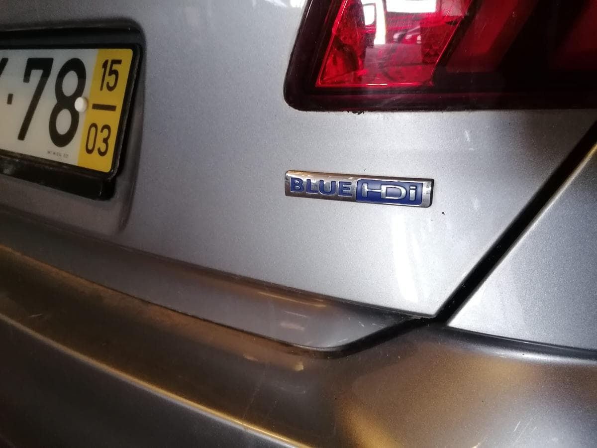 Peugeot 308 1.6 BlueHDI · Ano 2015 — imagen 9