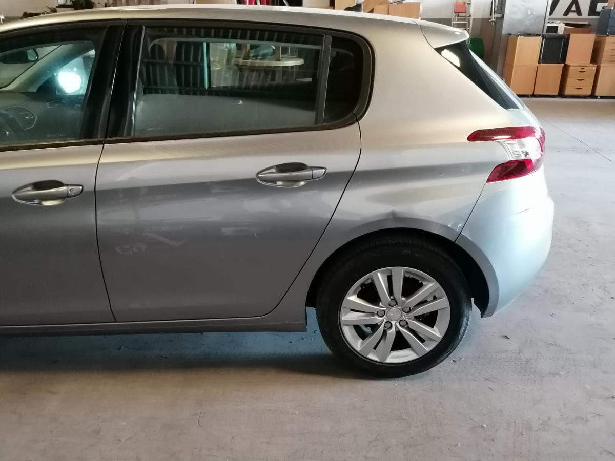Peugeot 308 1.6 BlueHDI · Ano 2015 — imagen 12