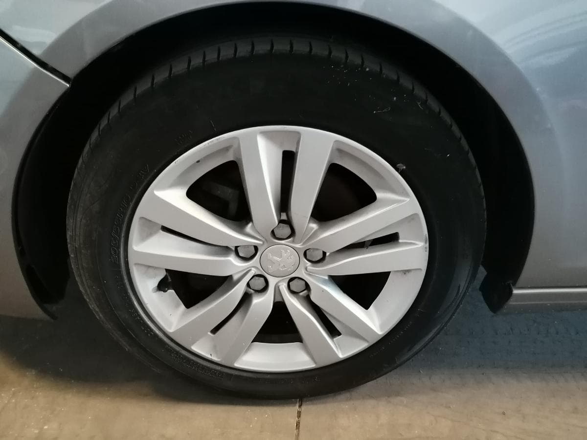 Peugeot 308 1.6 BlueHDI · Ano 2015 — imagen 13