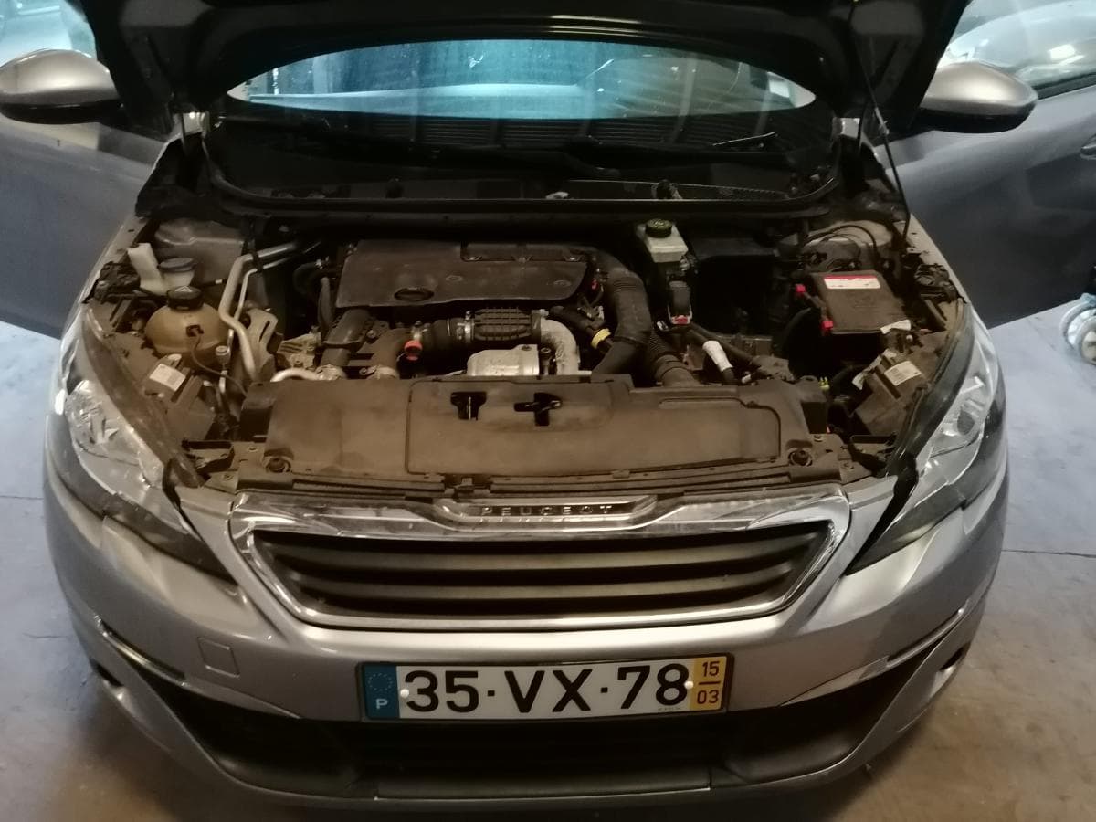 Peugeot 308 1.6 BlueHDI · Ano 2015 — imagen 14