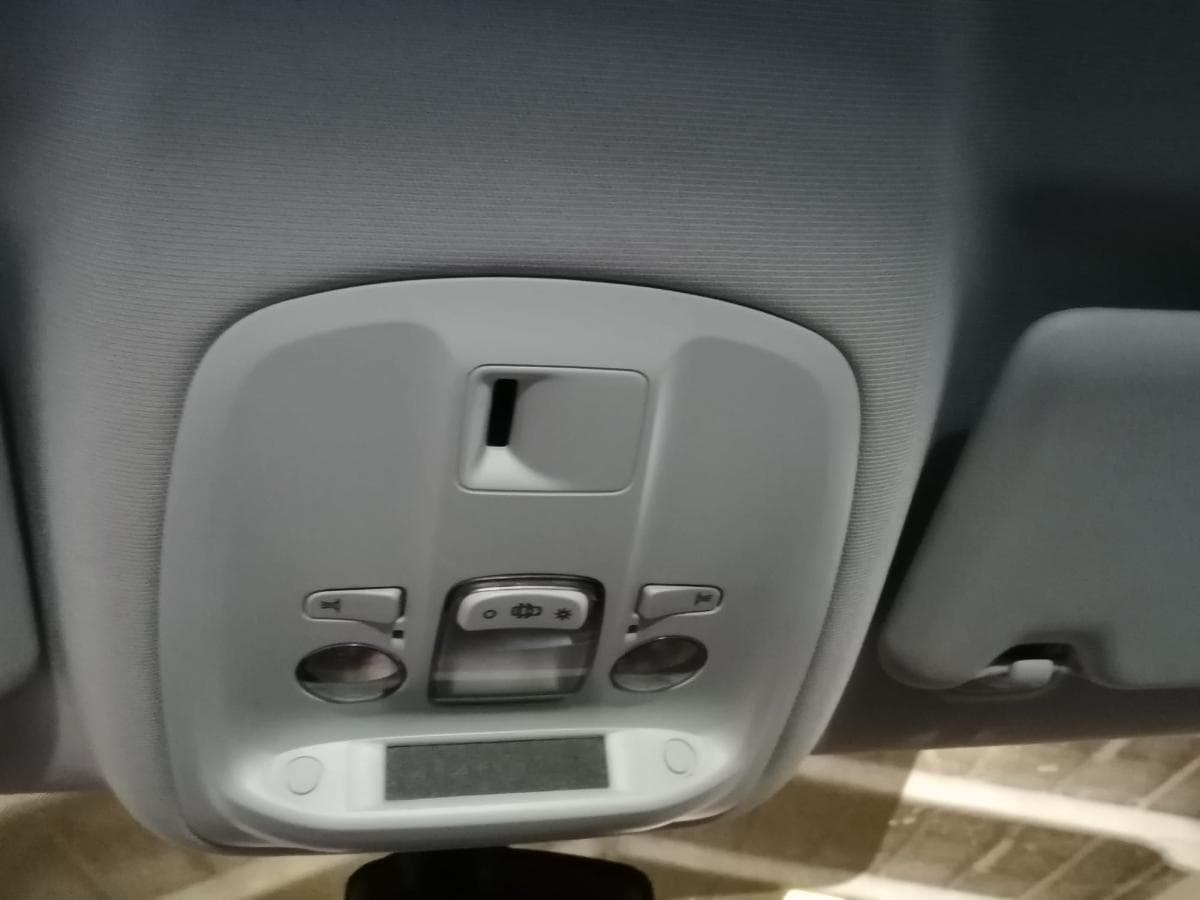 Peugeot 308 1.6 BlueHDI · Ano 2015 — imagen 18