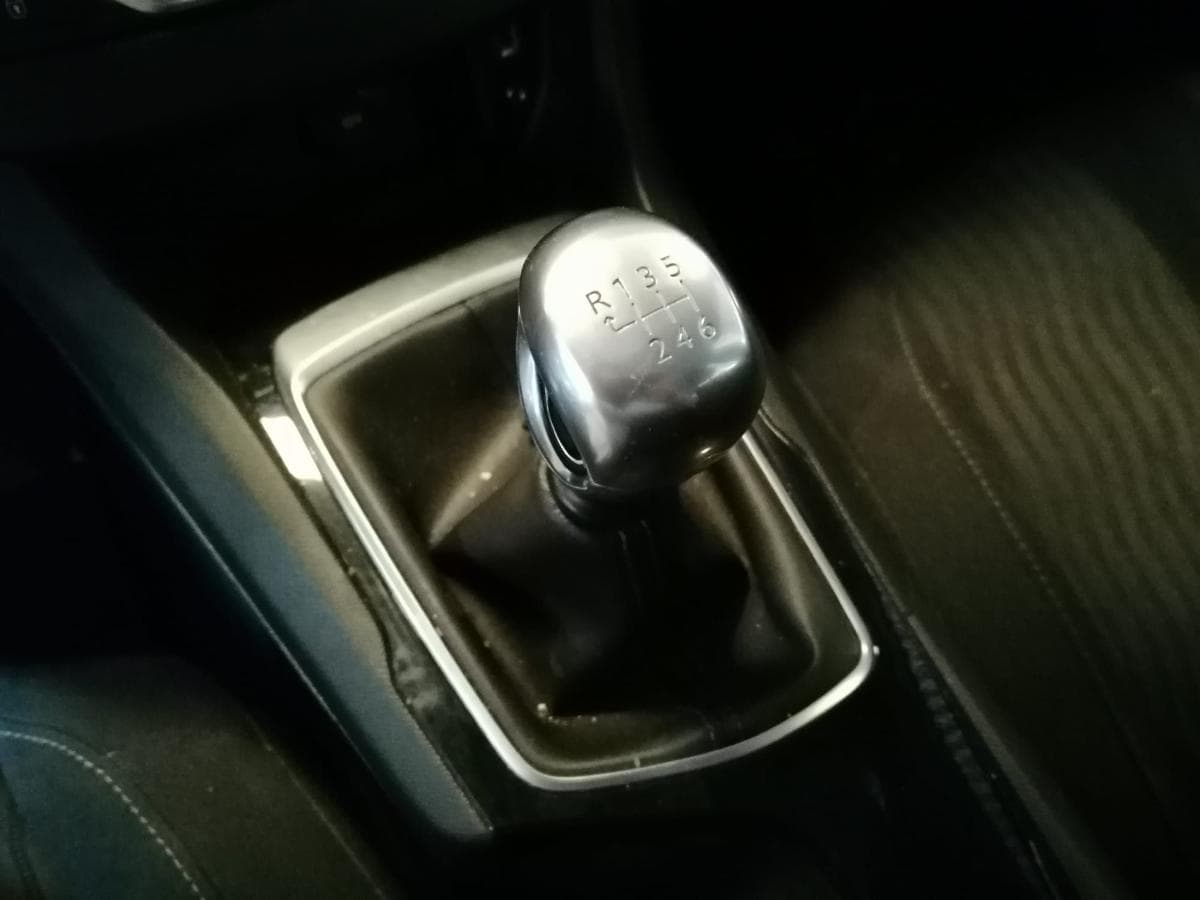 Peugeot 308 1.6 BlueHDI · Ano 2015 — imagen 19