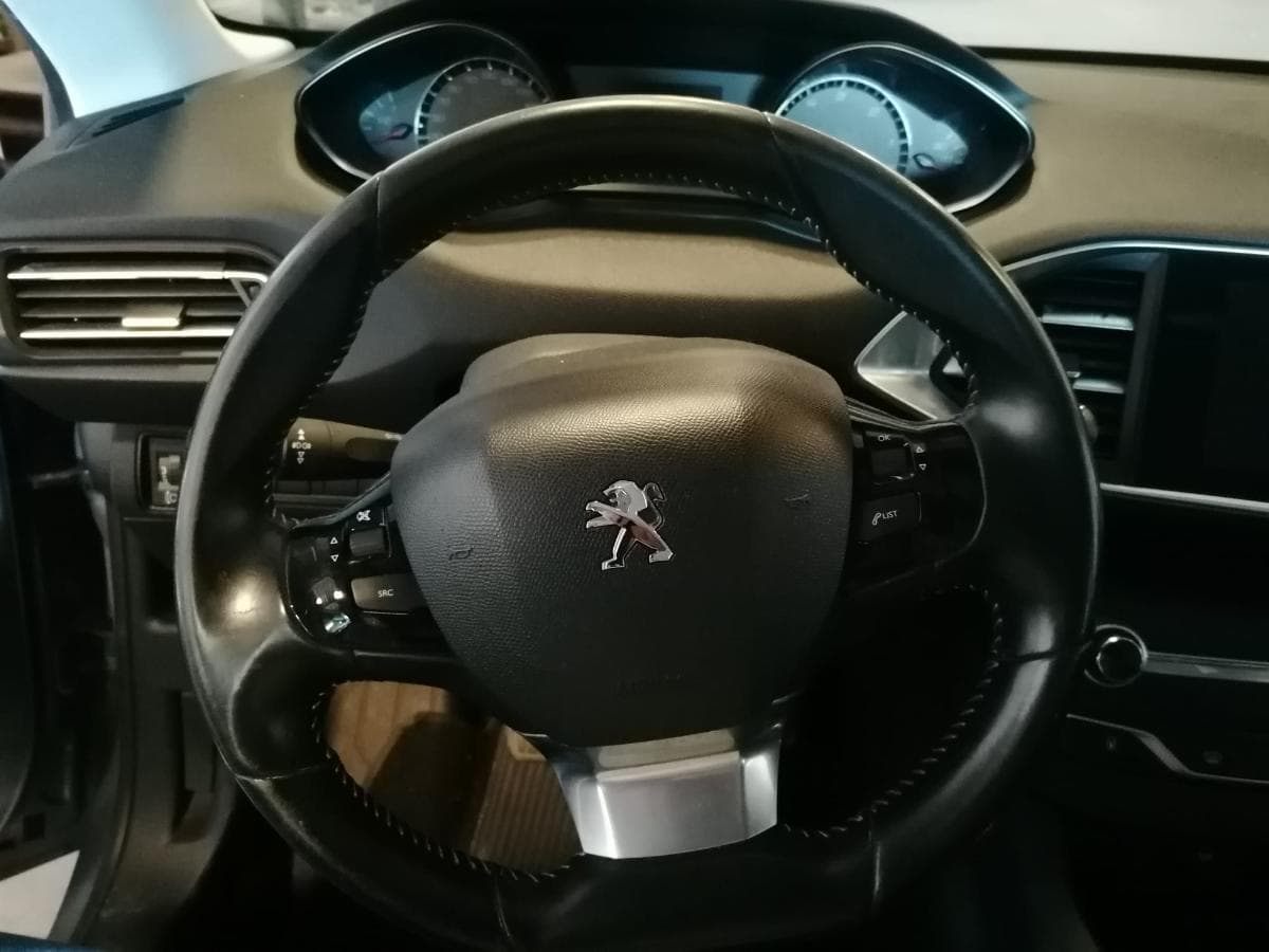 Peugeot 308 1.6 BlueHDI · Ano 2015 — imagen 23