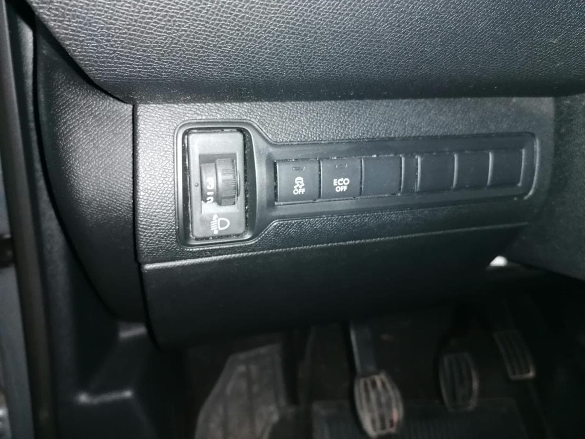 Peugeot 308 1.6 BlueHDI · Ano 2015 — imagen 25