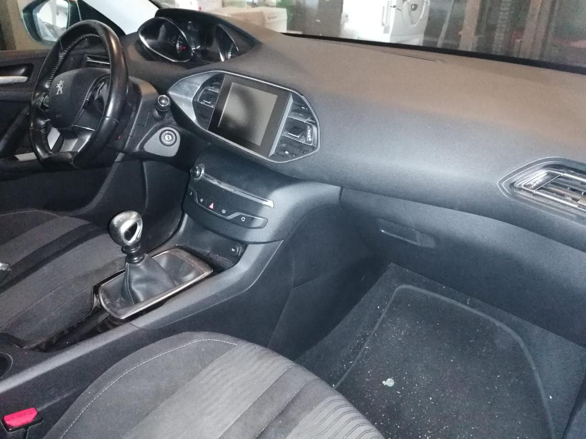 Peugeot 308 1.6 BlueHDI · Ano 2015 — imagen 26