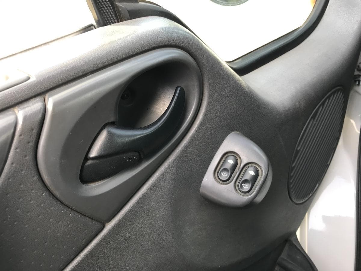 Ford Transit 2.0 · Ano 2002 — imagem 17