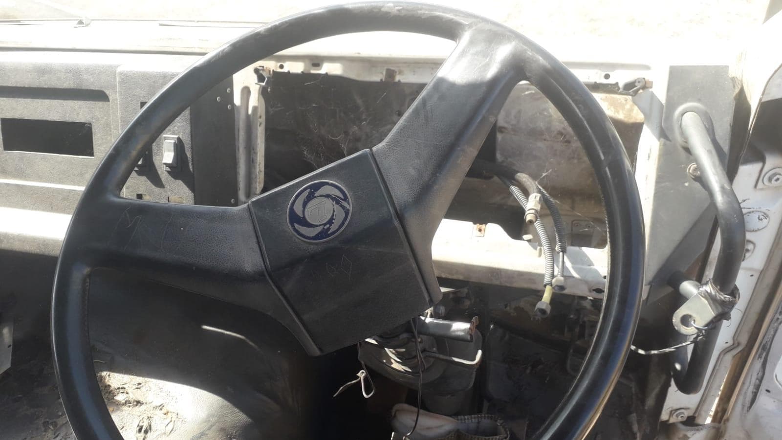 Camião Ashok Leyland · — imagem 3