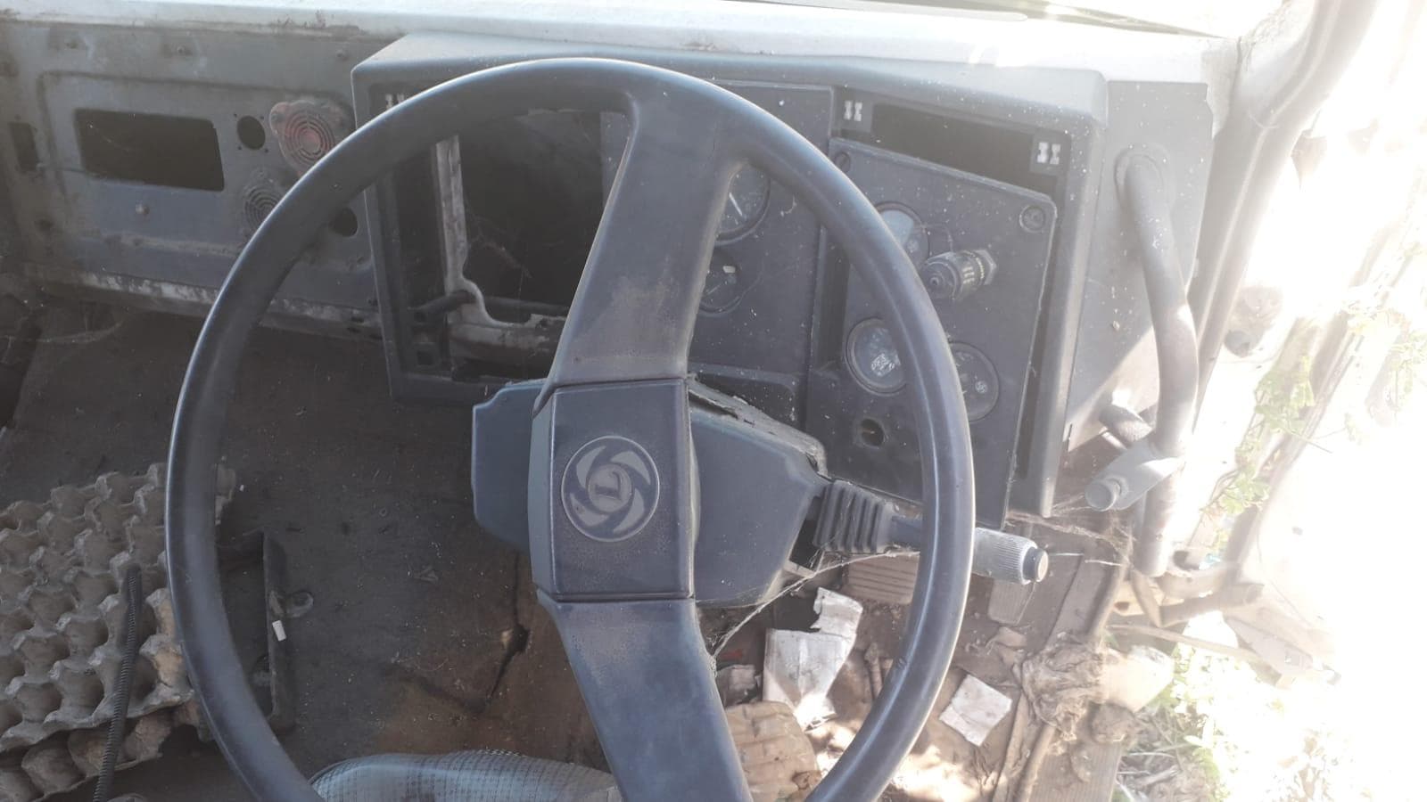 Camião Ashok Leyland · — image 4