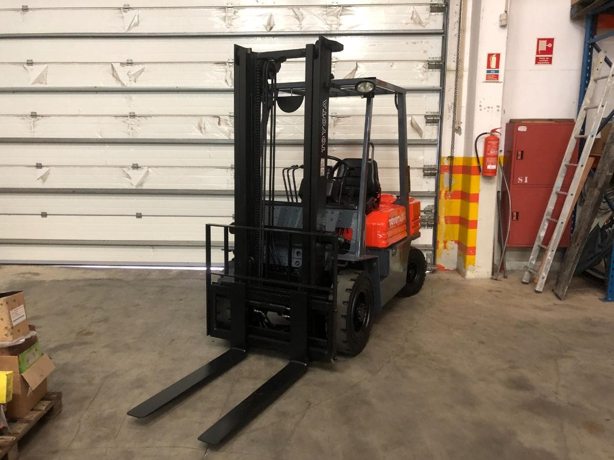 Empilhador Toyota 2500 KG — imagem 2