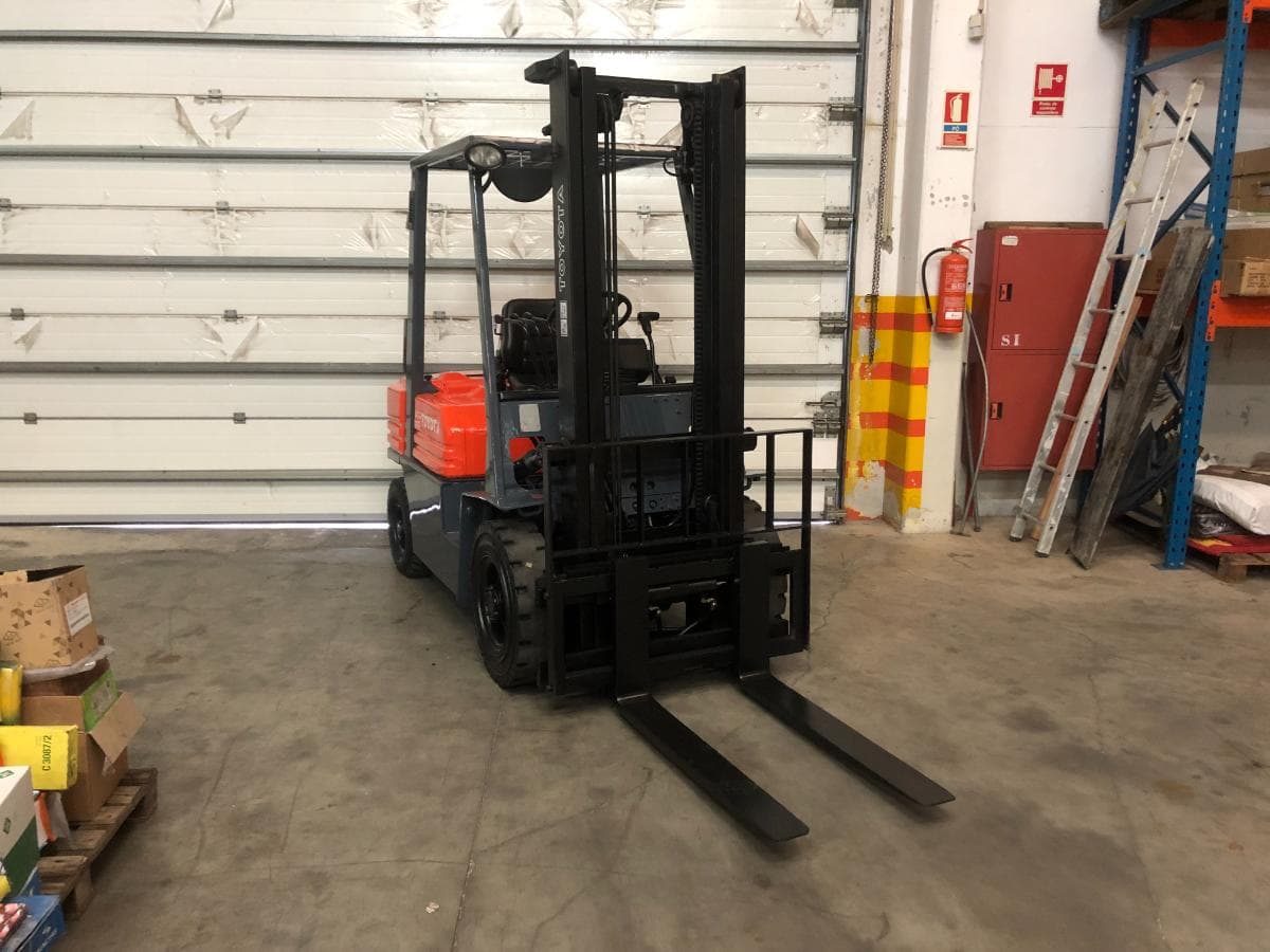Empilhador Toyota 2500 KG — imagem 1