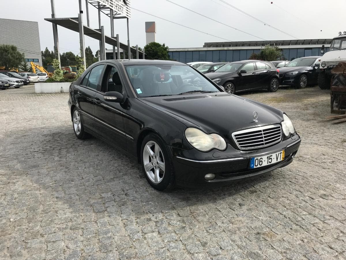 Mercedes-Benz C220 CDI · Ano 2000    06-15-VT — imagem 1