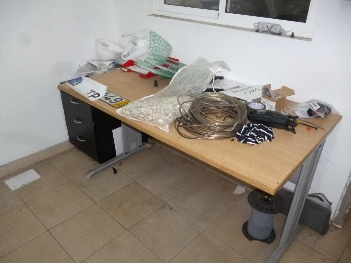 Equipamento de Escritório + Mobiliário Diverso — image 10