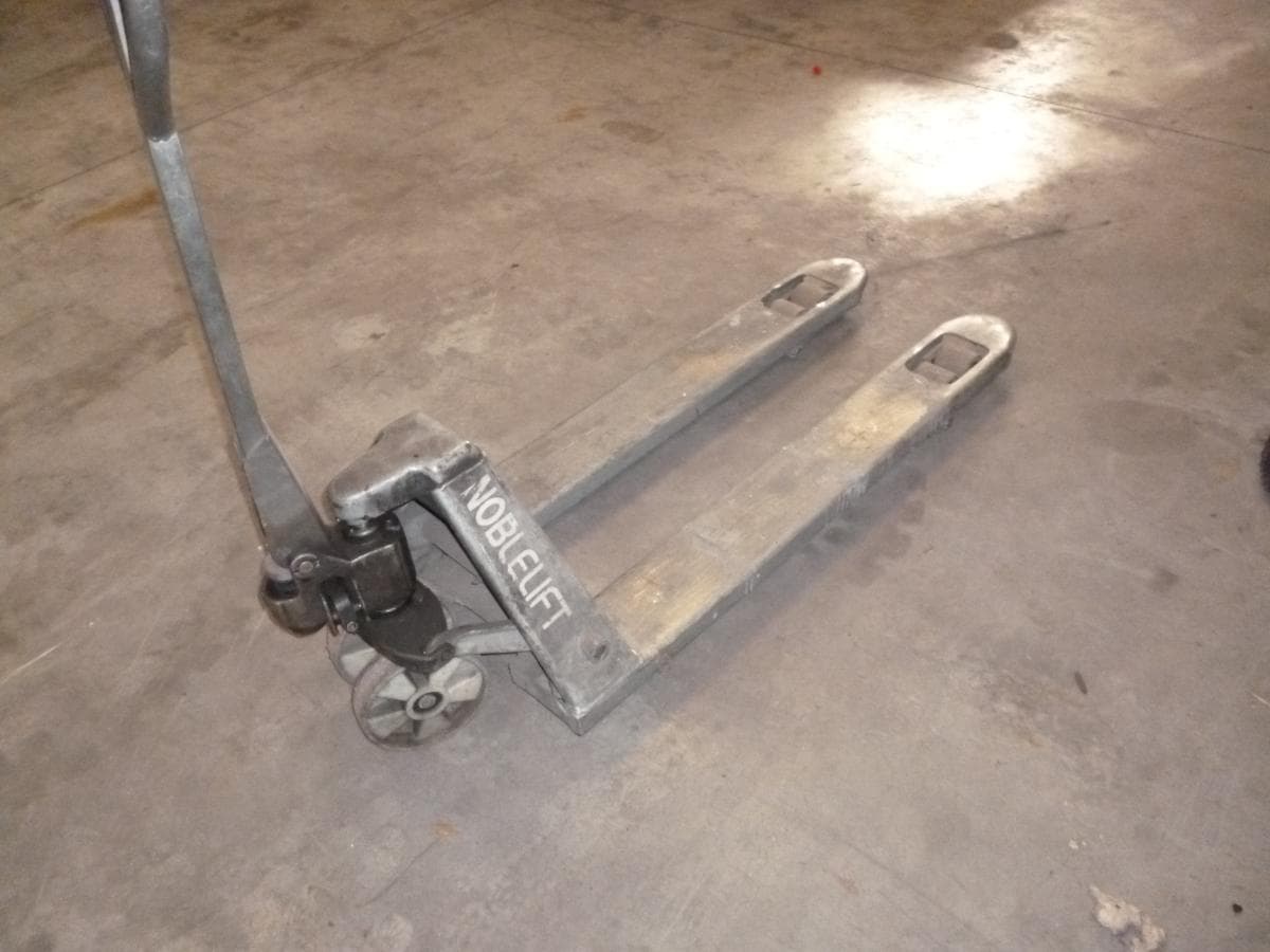 Porta-paletes + Stacker Elétrico  + Pneus — imagen 11
