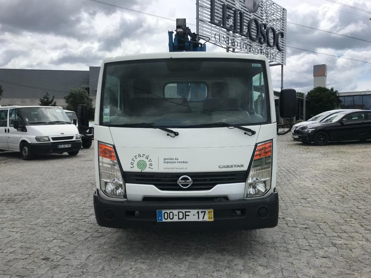 Nissan Cabstar F24.35 com Plataforma Elevatória Sequani CTE Z19 — imagem 2