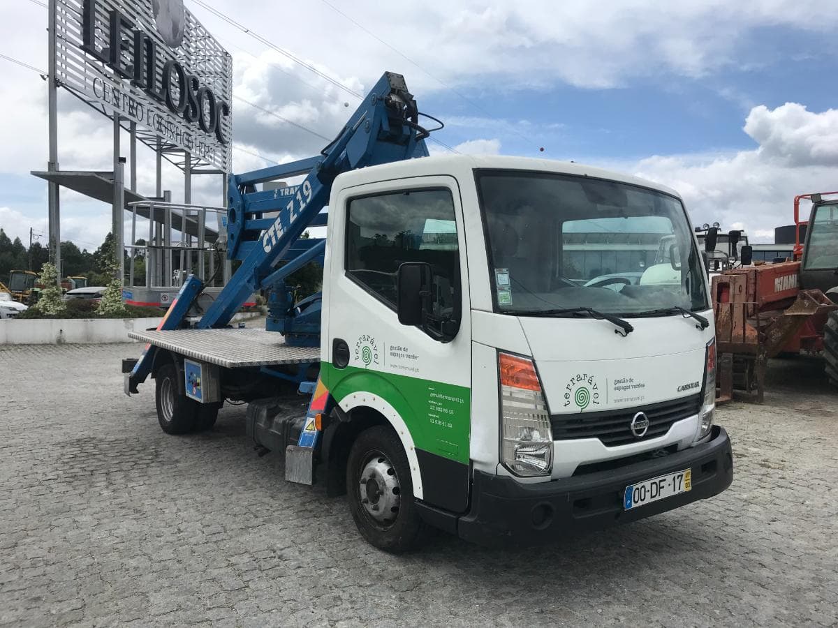 Nissan Cabstar F24.35 com Plataforma Elevatória Sequani CTE Z19 — imagem 1