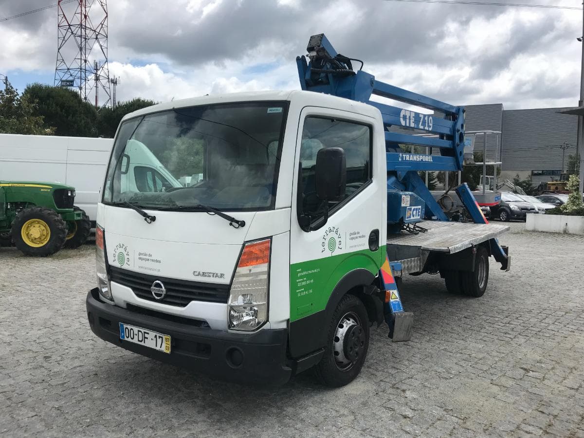 Nissan Cabstar F24.35 com Plataforma Elevatória Sequani CTE Z19 — imagem 3