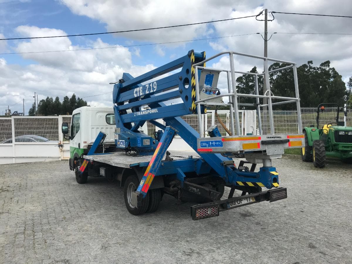 Nissan Cabstar F24.35 com Plataforma Elevatória Sequani CTE Z19 — imagem 4