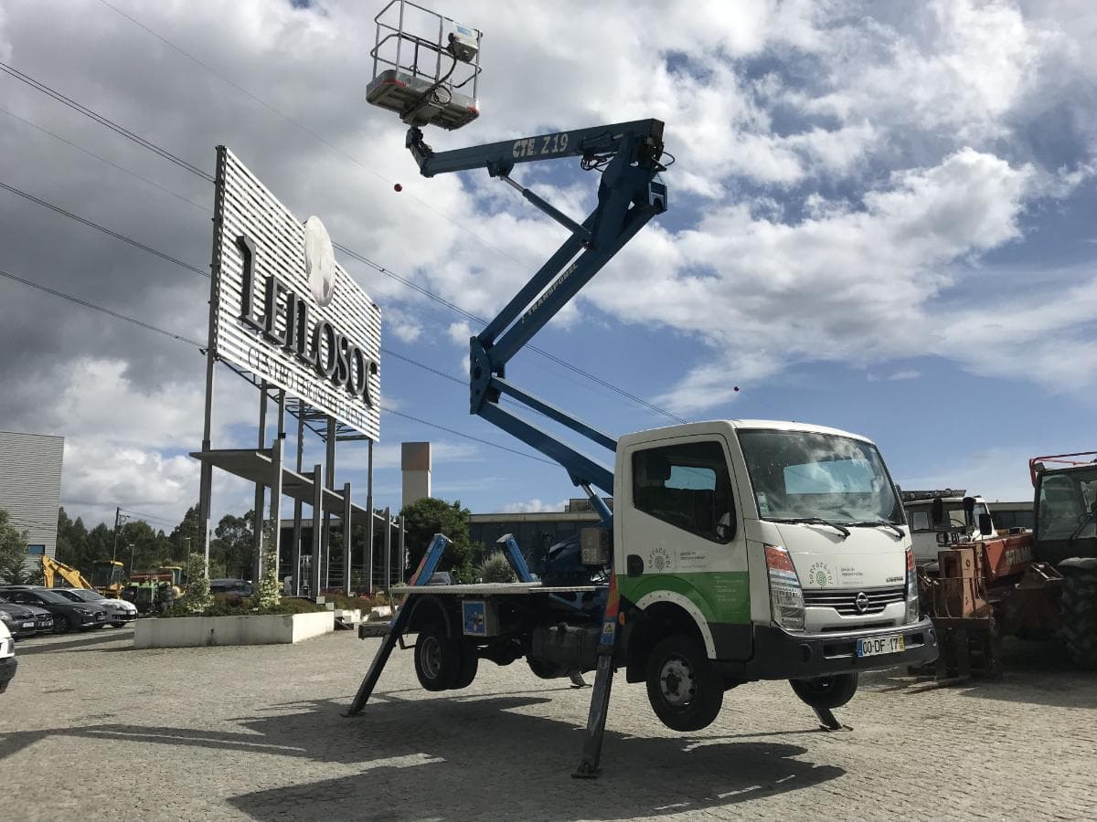 Nissan Cabstar F24.35 com Plataforma Elevatória Sequani CTE Z19 — imagem 32