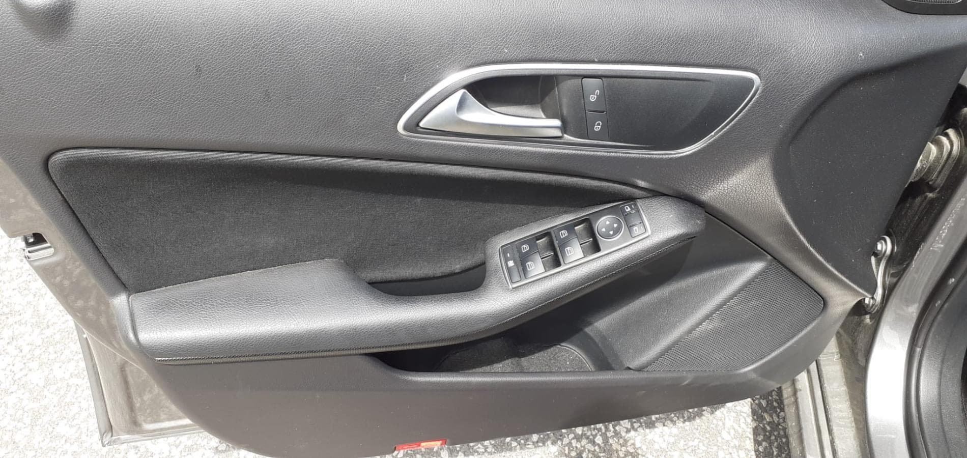 Mercedes-Benz A180 CDI · Ano 2014 — imagem 15