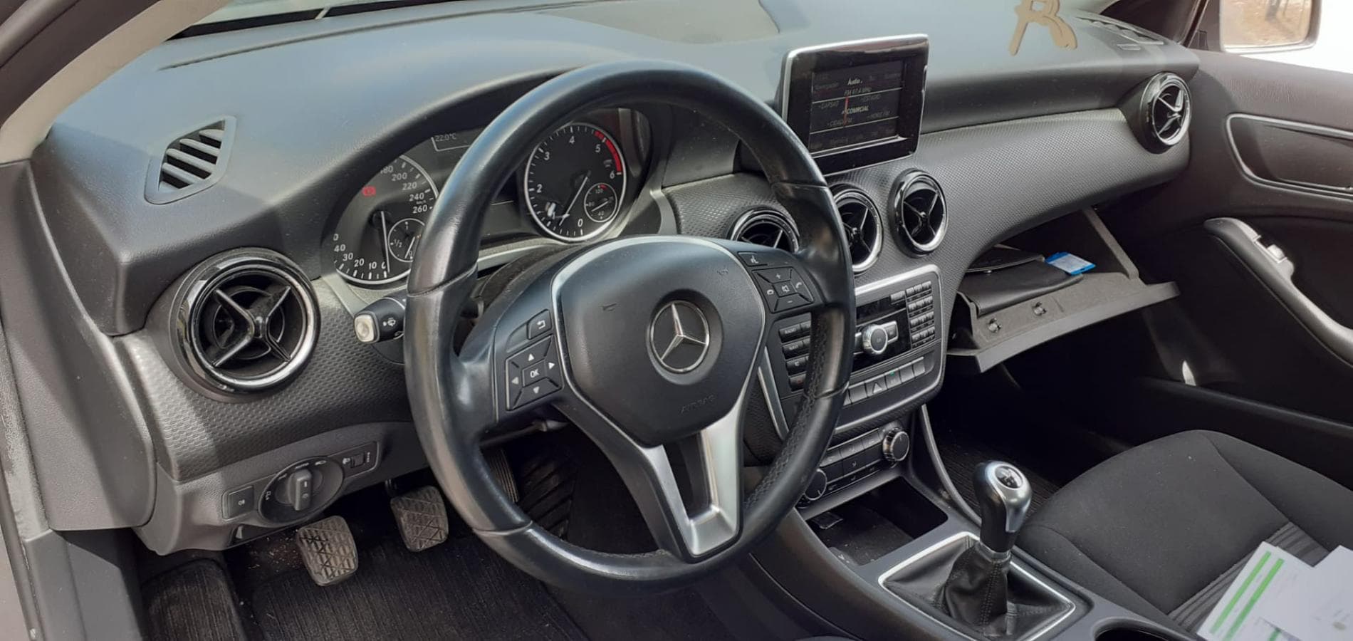 Mercedes-Benz A180 CDI · Ano 2014 — imagem 12