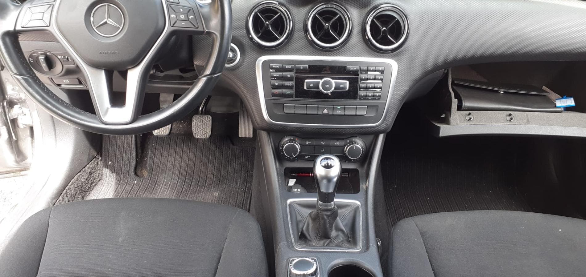Mercedes-Benz A180 CDI · Ano 2014 — imagem 13