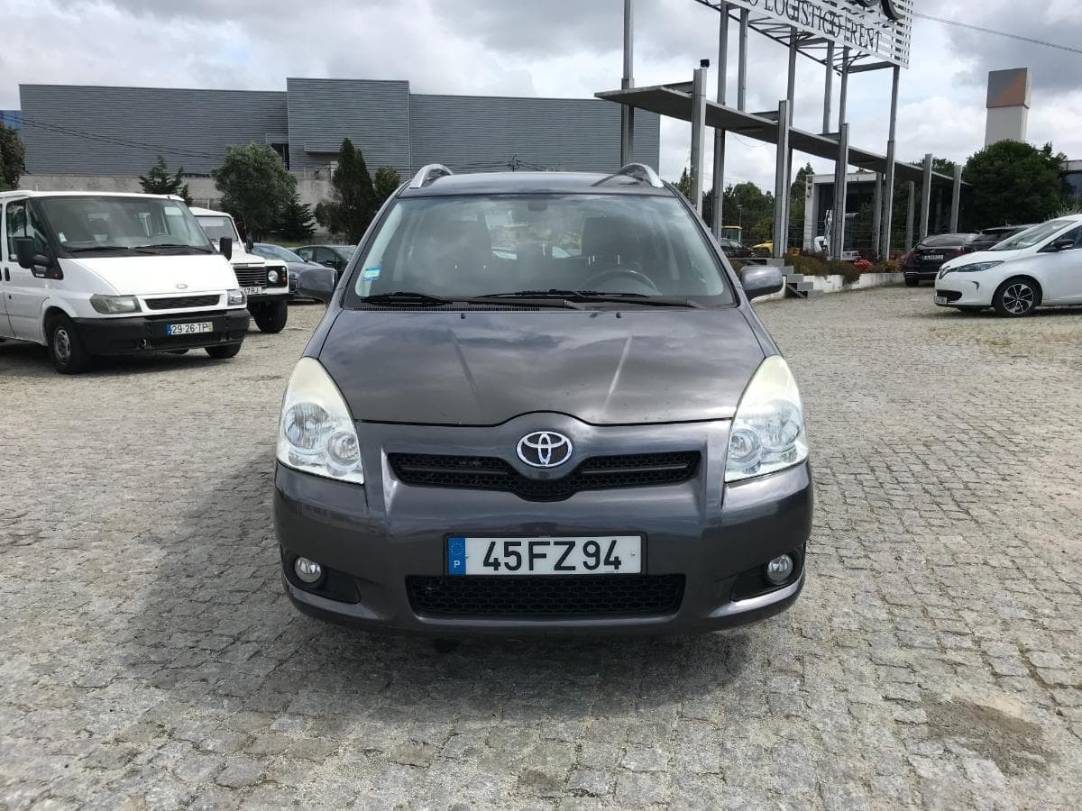 Toyota Corolla Verso 2.2 D4-D · Ano 2008 — imagen 2
