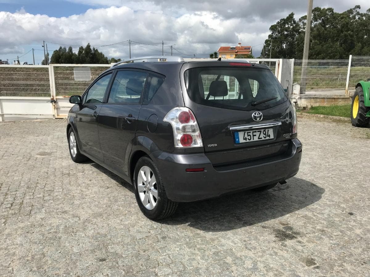 Toyota Corolla Verso 2.2 D4-D · Ano 2008 — imagen 11