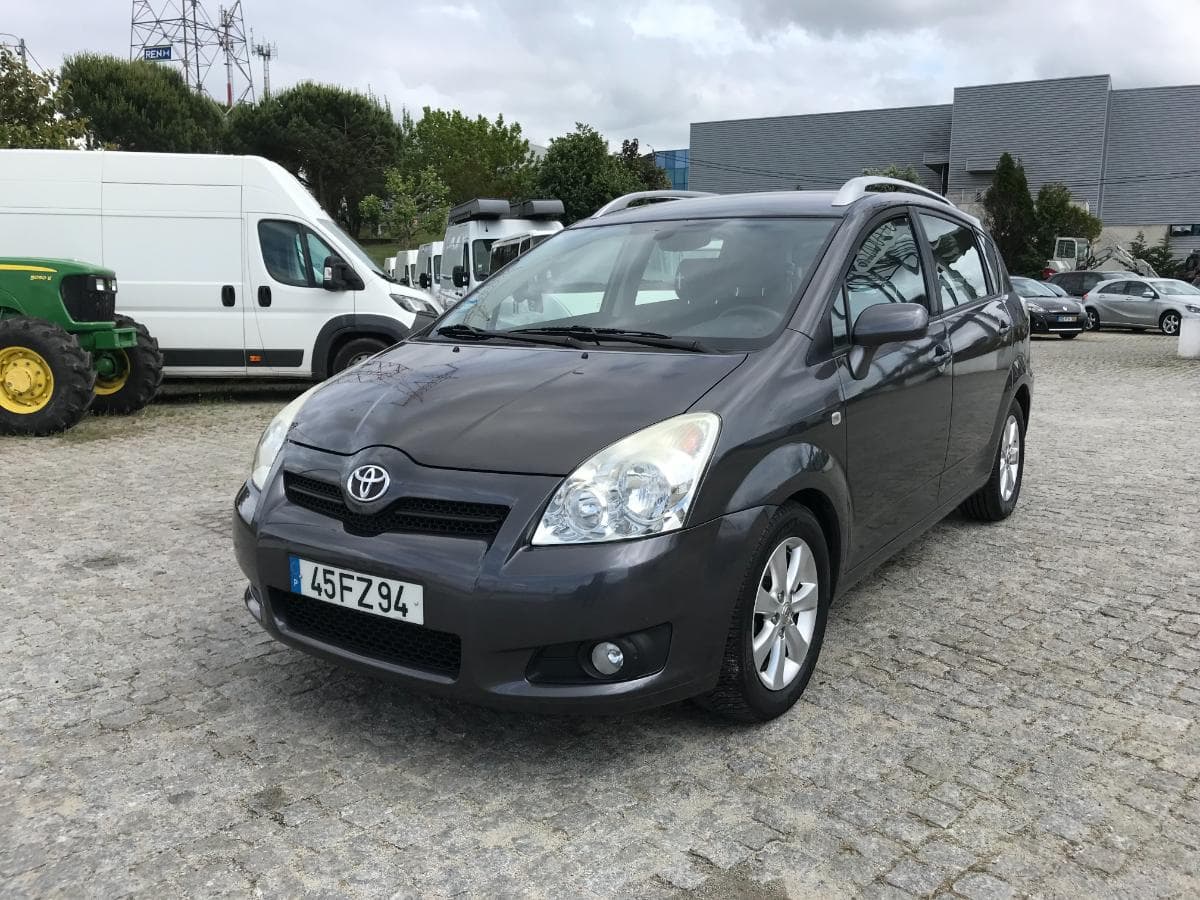 Toyota Corolla Verso 2.2 D4-D · Ano 2008 — imagen 5