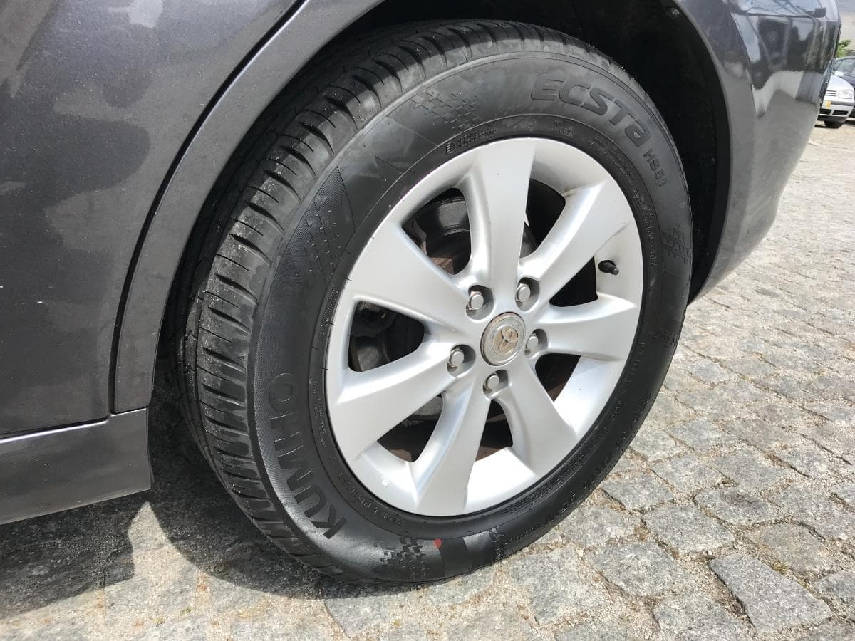 Toyota Corolla Verso 2.2 D4-D · Ano 2008 — imagen 15