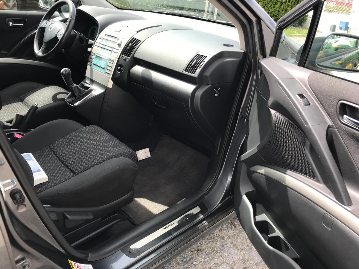 Toyota Corolla Verso 2.2 D4-D · Ano 2008 — imagen 17