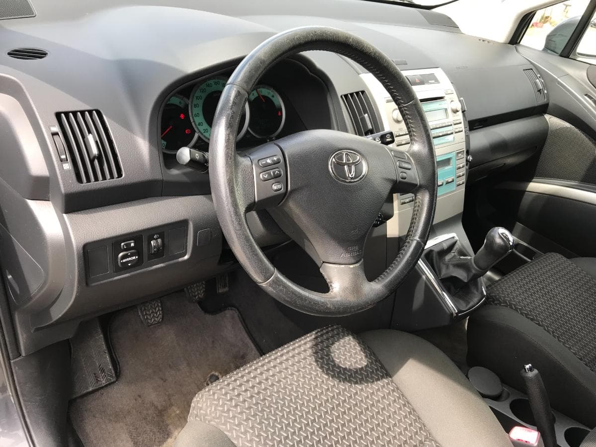 Toyota Corolla Verso 2.2 D4-D · Ano 2008 — imagen 26
