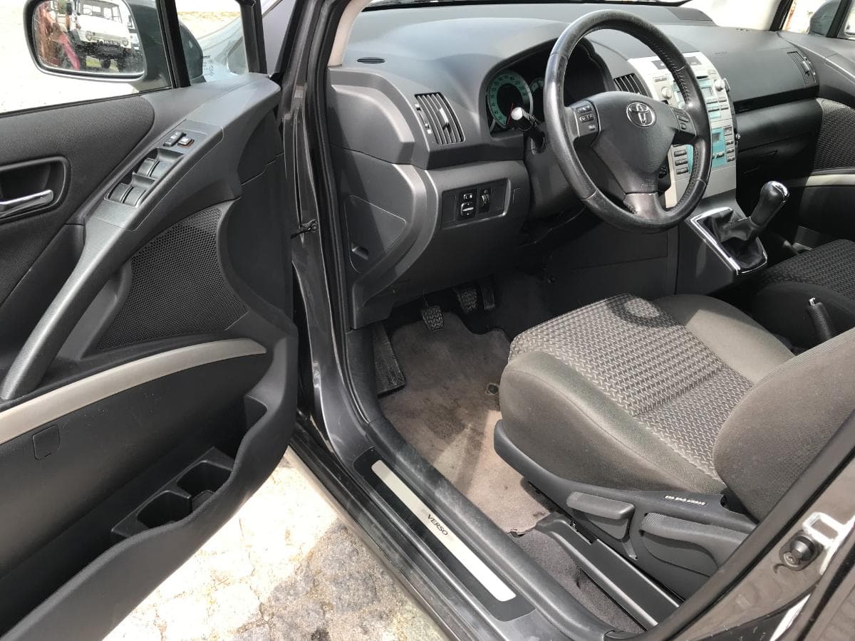 Toyota Corolla Verso 2.2 D4-D · Ano 2008 — imagen 16
