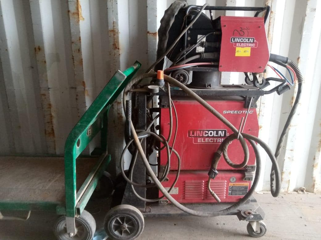 Maquina de soldar marca Lincoln electric ·