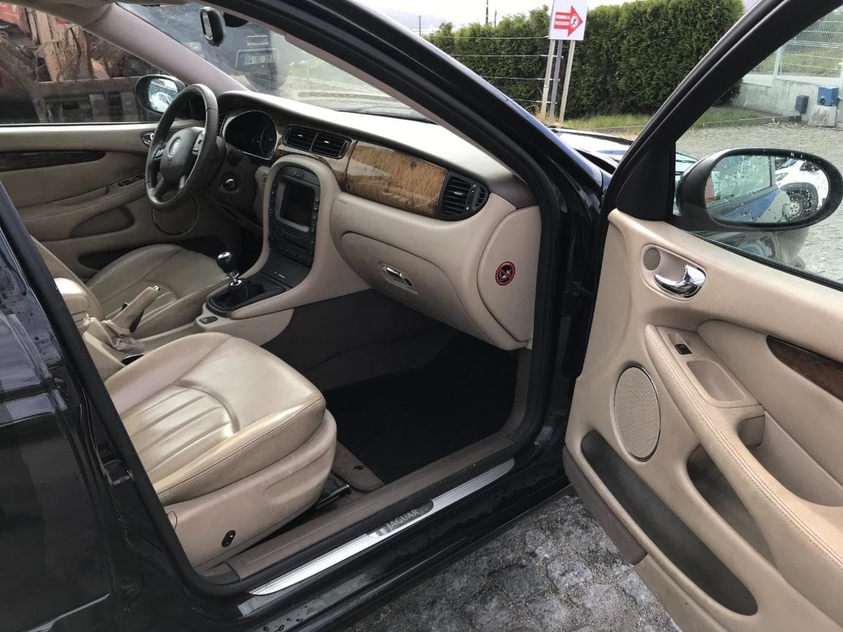 Jaguar X-Type 2.0D Estate · Ano 2004 — imagem 22