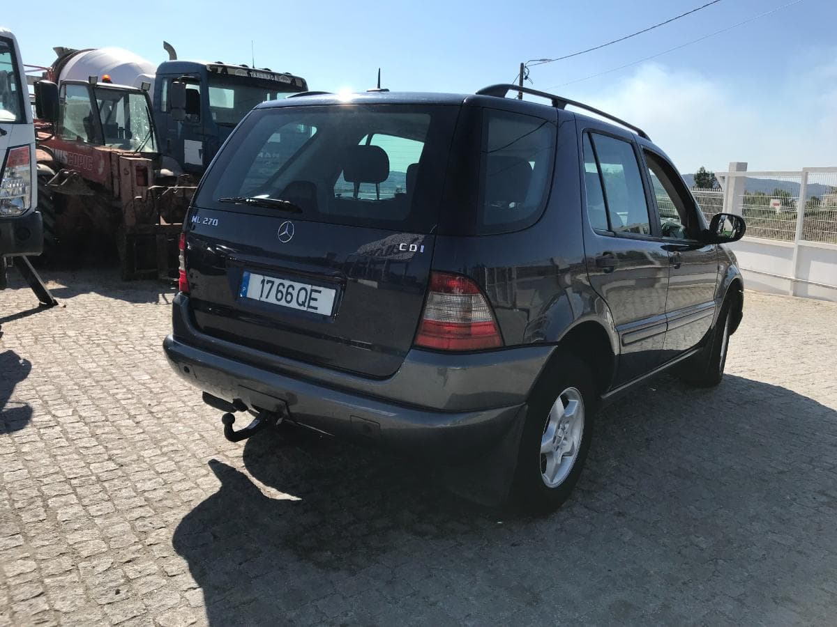 Mercedes-Benz ML 270CDI · Ano 2000 — imagem 11